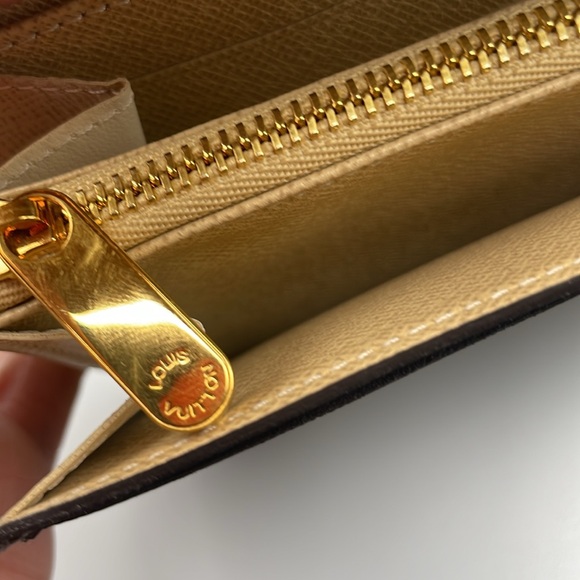 LOUIS VUITTON 2007 - Picture 16 of 16